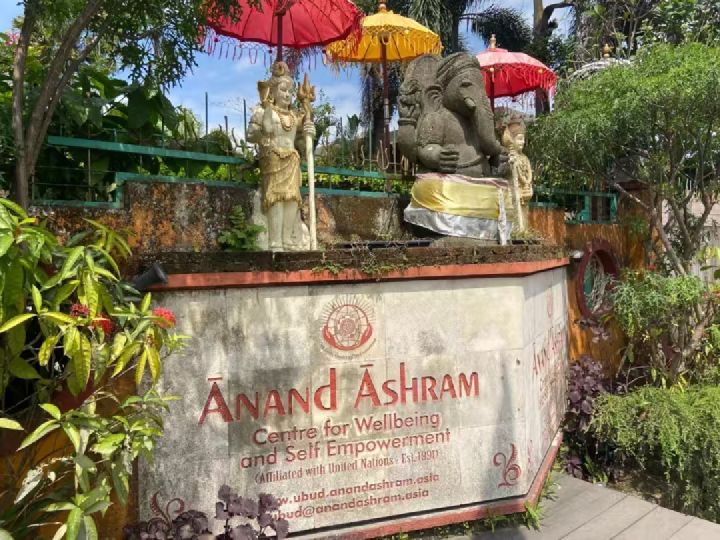 (巴厘岛的一个冥想中心 Anand Ashram) (巴厘岛的一个冥想中心 Anand Ashram)